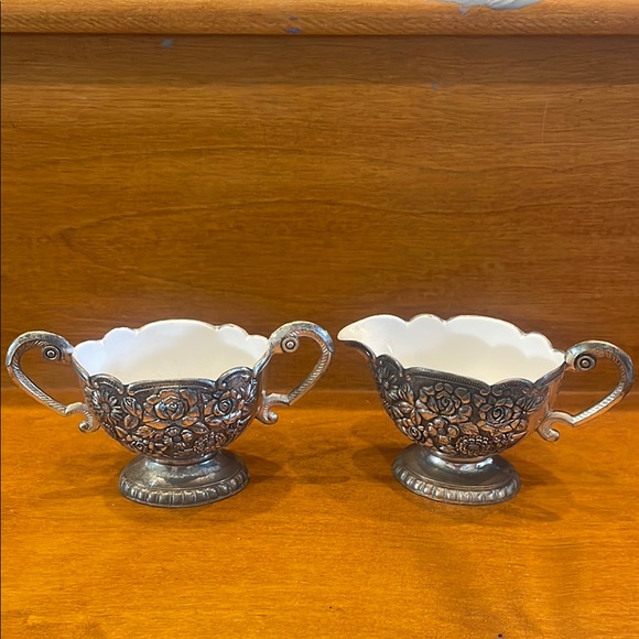 Elegant Silver and White Creamer and Sugar Set Metal Vintage - Picture 1 of 4